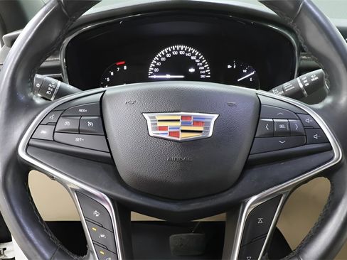 Used 2018 Cadillac XT5 Luxury image 12