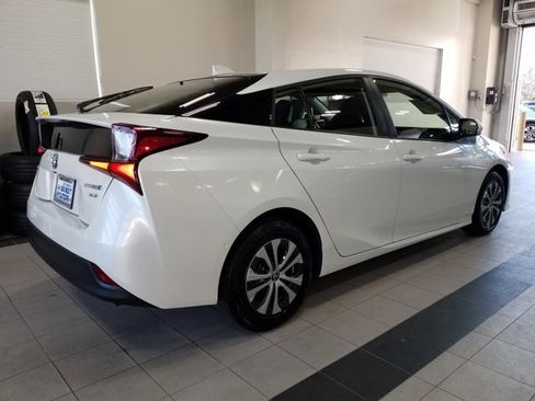 Used 2021 Toyota Prius XLE image 19