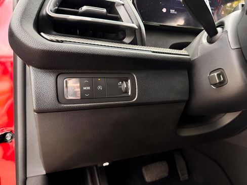 Used 2025 Chevrolet Traverse High Country FWD image 15