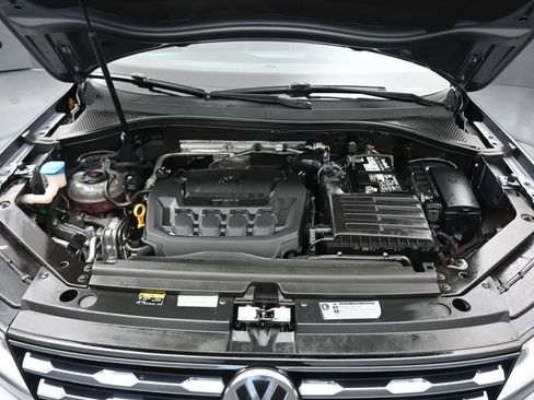Used 2019 Volkswagen Tiguan SE image 60