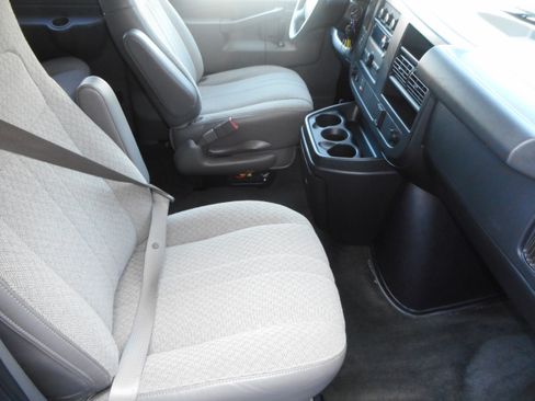 Used 2017 Chevrolet Express 3500 LT w/ LT Preferred Equipment Group image 28