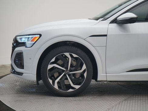 Used 2024 Audi Q8 e-tron Premium Plus image 2