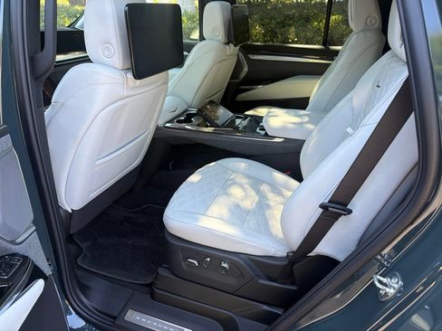 Used 2025 Cadillac Escalade V AWD/4WD image 9