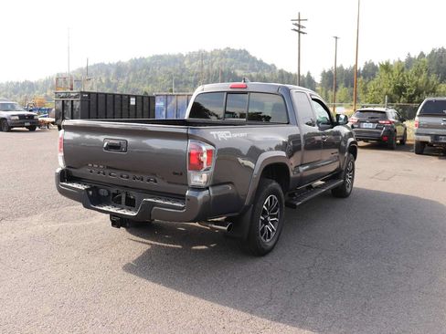 Used 2022 Toyota Tacoma TRD Sport w/ TRD Premium Sport Package RWD image 5