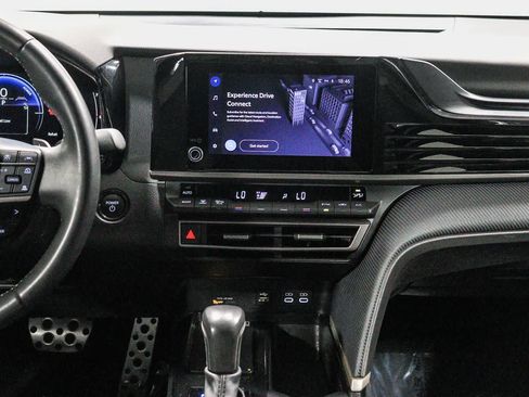 Used 2025 Toyota Camry SE w/ Convenience Package FWD image 13