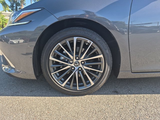 Used 2025 Lexus ES 300h w/ Premium Package FWD image 18