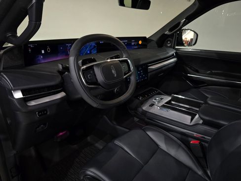 New 2025 Lincoln Navigator L Reserve w/ Jet Appearance Package image 18