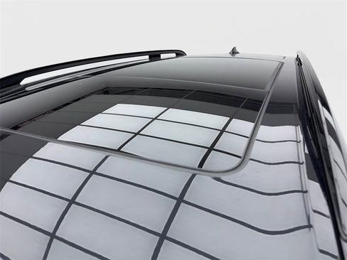 Used 2021 BMW X7 M50i w/ Executive Package image 14