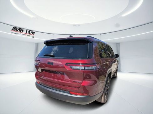 New 2025 Jeep Grand Cherokee L Limited w/ Black Appearance Package AWD/4WD image 3