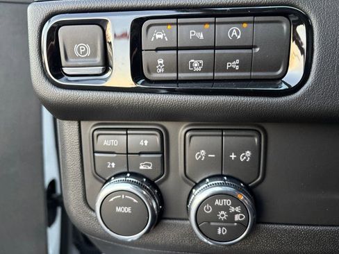 New 2026 GMC Yukon XL Denali w/ Sun & Power Step Package AWD/4WD image 16