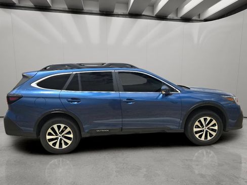 Used 2022 Subaru Outback Premium AWD/4WD image 6