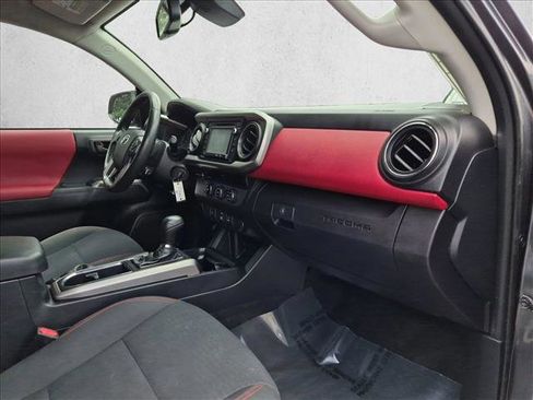 Used 2018 Toyota Tacoma SR5 RWD image 20