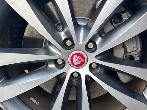 Used 2016 Jaguar XJ R-Sport RWD image 49
