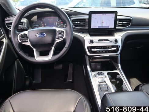 Used 2022 Ford Explorer XLT w/ Equipment Group 202A AWD/4WD image 17