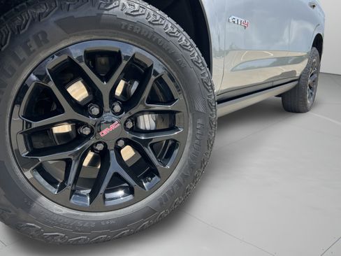 Used 2025 GMC Yukon AT4 w/ AT4 Premium Package AWD/4WD image 35