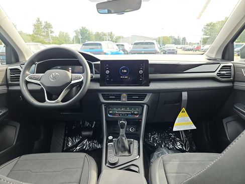 New 2025 Volkswagen Taos SE image 19