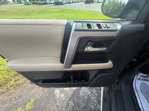 Used 2022 Toyota 4Runner SR5 AWD/4WD image 19