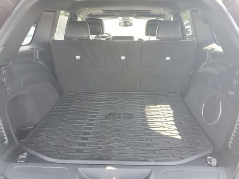 Used 2020 Jeep Grand Cherokee Altitude AWD/4WD image 8
