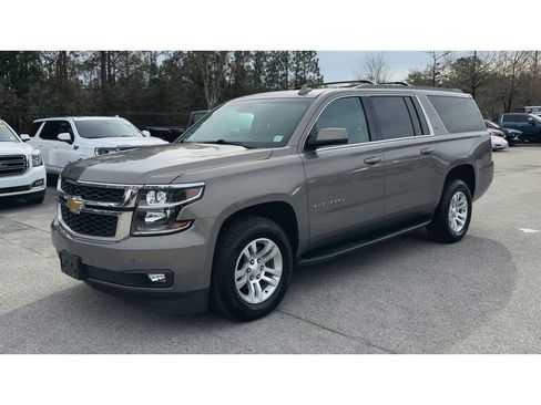 Certified 2017 Chevrolet Suburban LT image 4