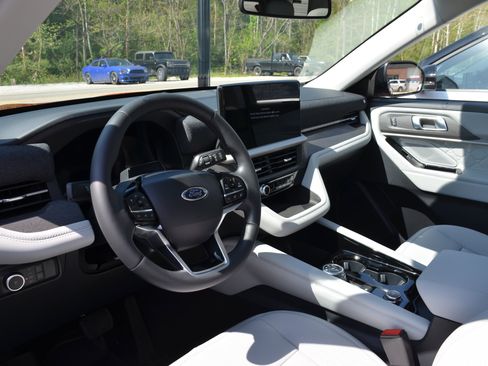 New 2026 Ford Explorer Platinum AWD/4WD image 15