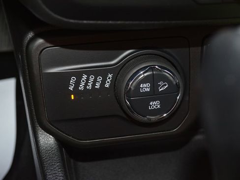 Used 2018 Jeep Renegade Trailhawk w/ Cold Weather Group II image 24