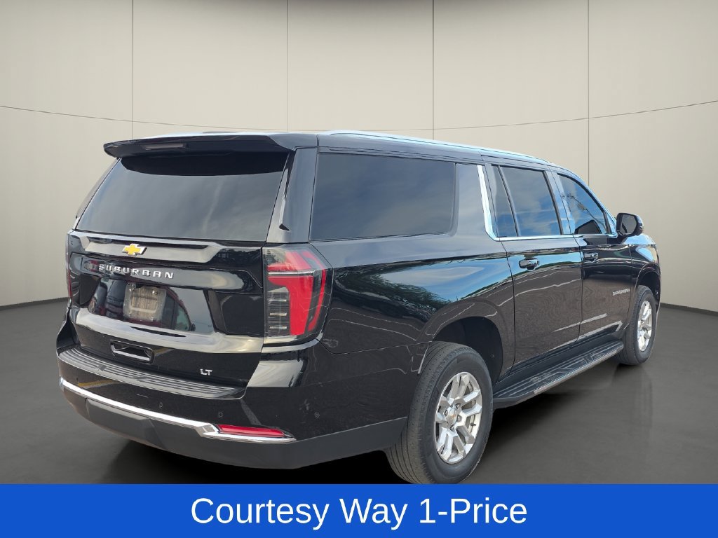Used 2025 Chevrolet Suburban LT RWD image 9