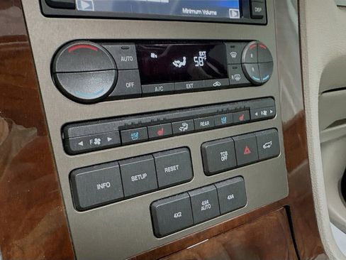 Used 2014 Lincoln Navigator 4WD image 17
