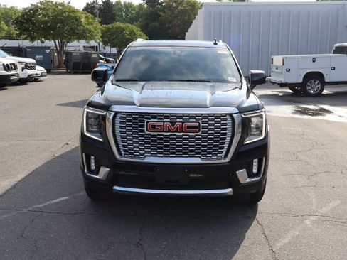 Used 2022 GMC Yukon XL Denali AWD/4WD image 15