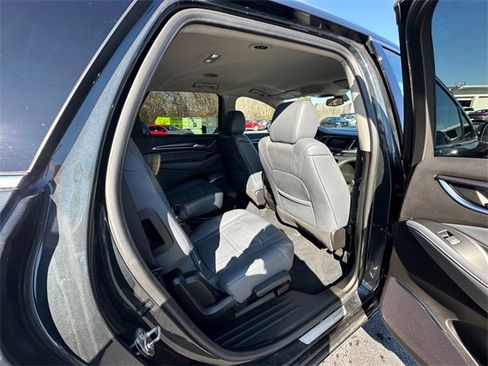 Used 2021 Buick Enclave Essence image 17