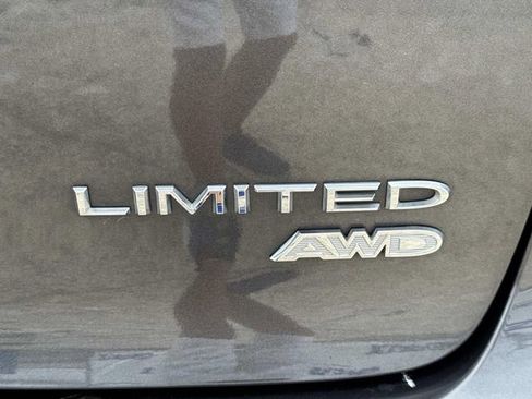 Used 2022 Chrysler Pacifica Limited AWD/4WD image 20
