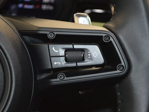 Used 2025 Porsche Macan image 23