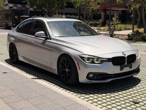 Used 2018 BMW 330i Sedan RWD image 3
