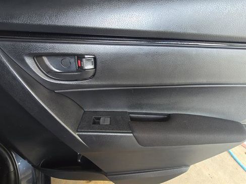 Used 2018 Toyota Corolla L FWD image 18