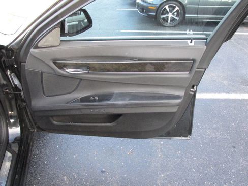 Used 2014 BMW 740Li w/ Executive Package image 29