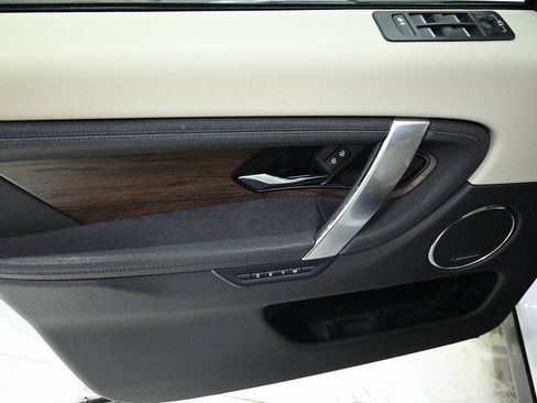 Used 2024 Land Rover Discovery Sport S image 18