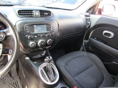 Used 2016 Kia Soul + FWD image 10