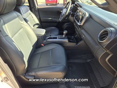 Used 2019 Toyota Tacoma TRD Off-Road AWD/4WD image 18