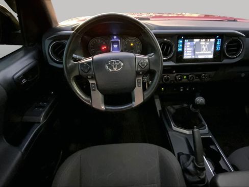 Used 2018 Toyota Tacoma TRD Off-Road w/ Technology Package AWD/4WD image 6