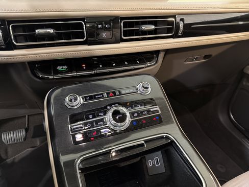 Used 2022 Lincoln Nautilus Reserve image 20