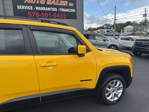 Used 2017 Jeep Renegade Latitude AWD/4WD image 10