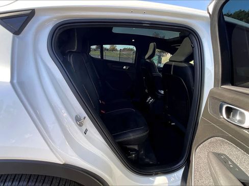 Used 2023 Volvo C40 P8 Recharge Ultimate image 29