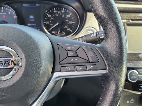 Used 2022 Nissan Rogue Sport SV image 6