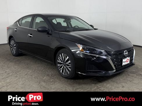 Used 2025 Nissan Altima 2.5 SV image 1