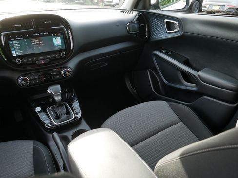Certified 2025 Kia Soul EX FWD image 11