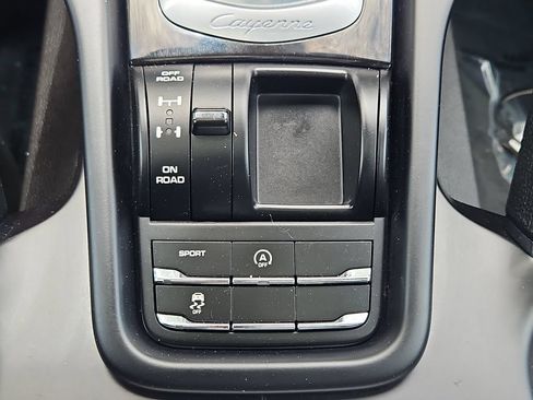 Used 2018 Porsche Cayenne AWD/4WD image 19