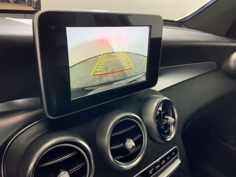 Used 2018 Mercedes-Benz GLC 300 4MATIC image 25