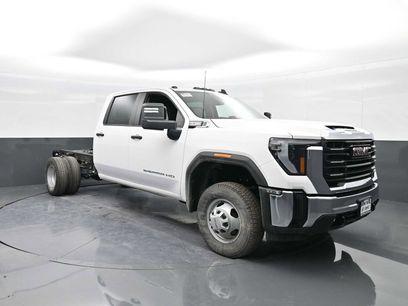New 2025 GMC Sierra 3500 Pro w/ Convenience Package