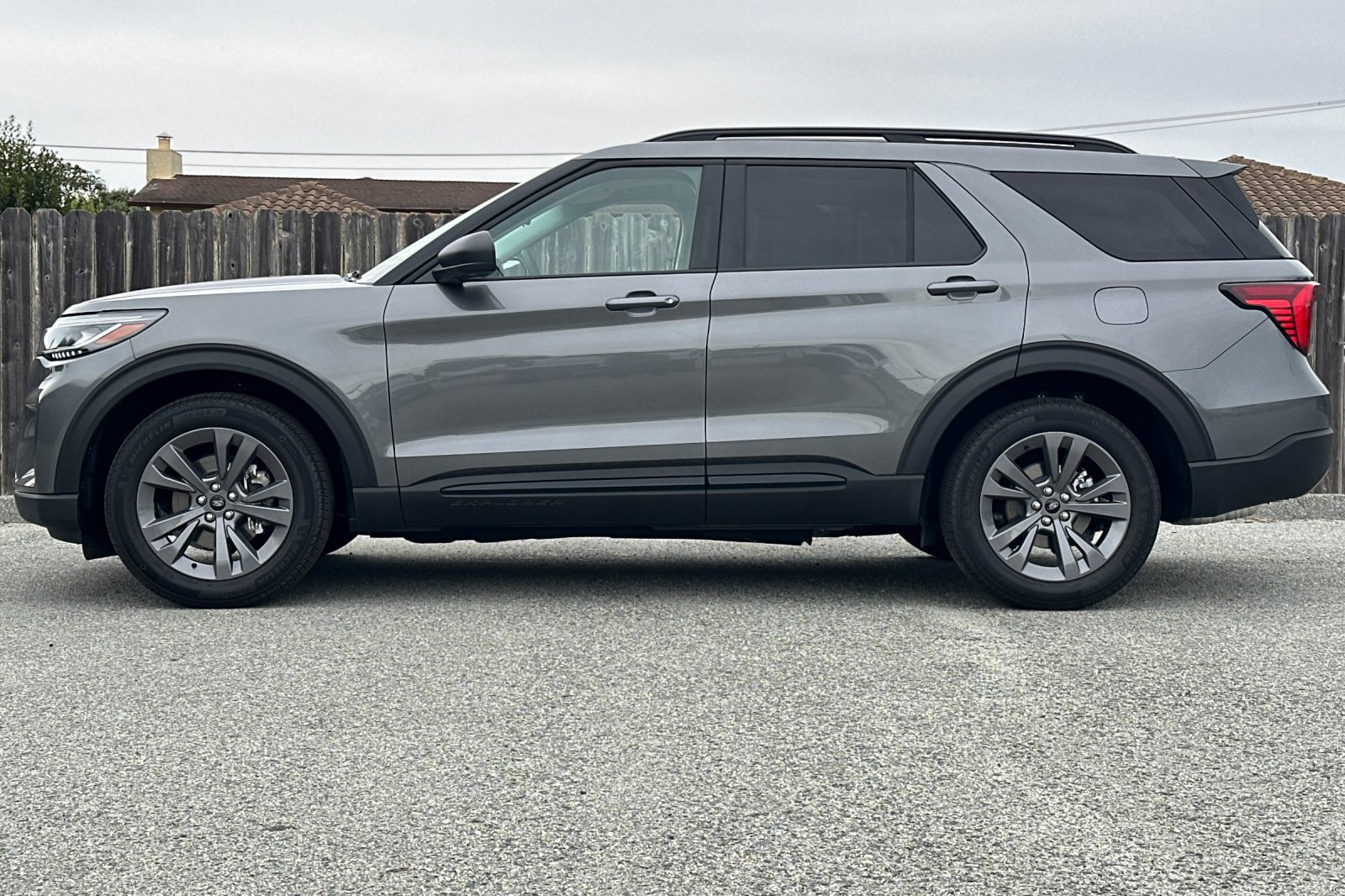 New 2026 Ford Explorer Active w/ Active Comfort Package AWD/4WD image 2