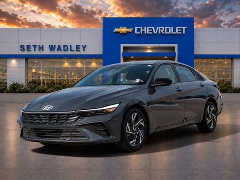 Used 2025 Hyundai Elantra Sport FWD image 3