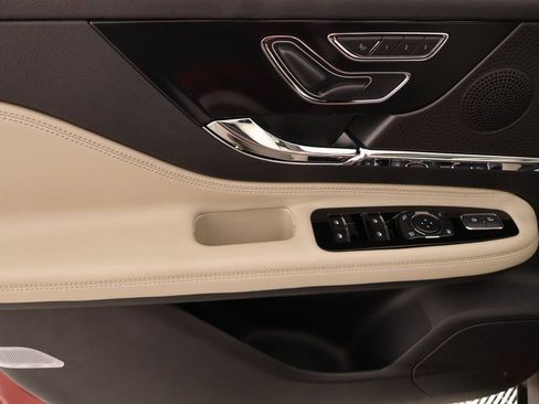 New 2026 Lincoln Corsair Premiere FWD image 18
